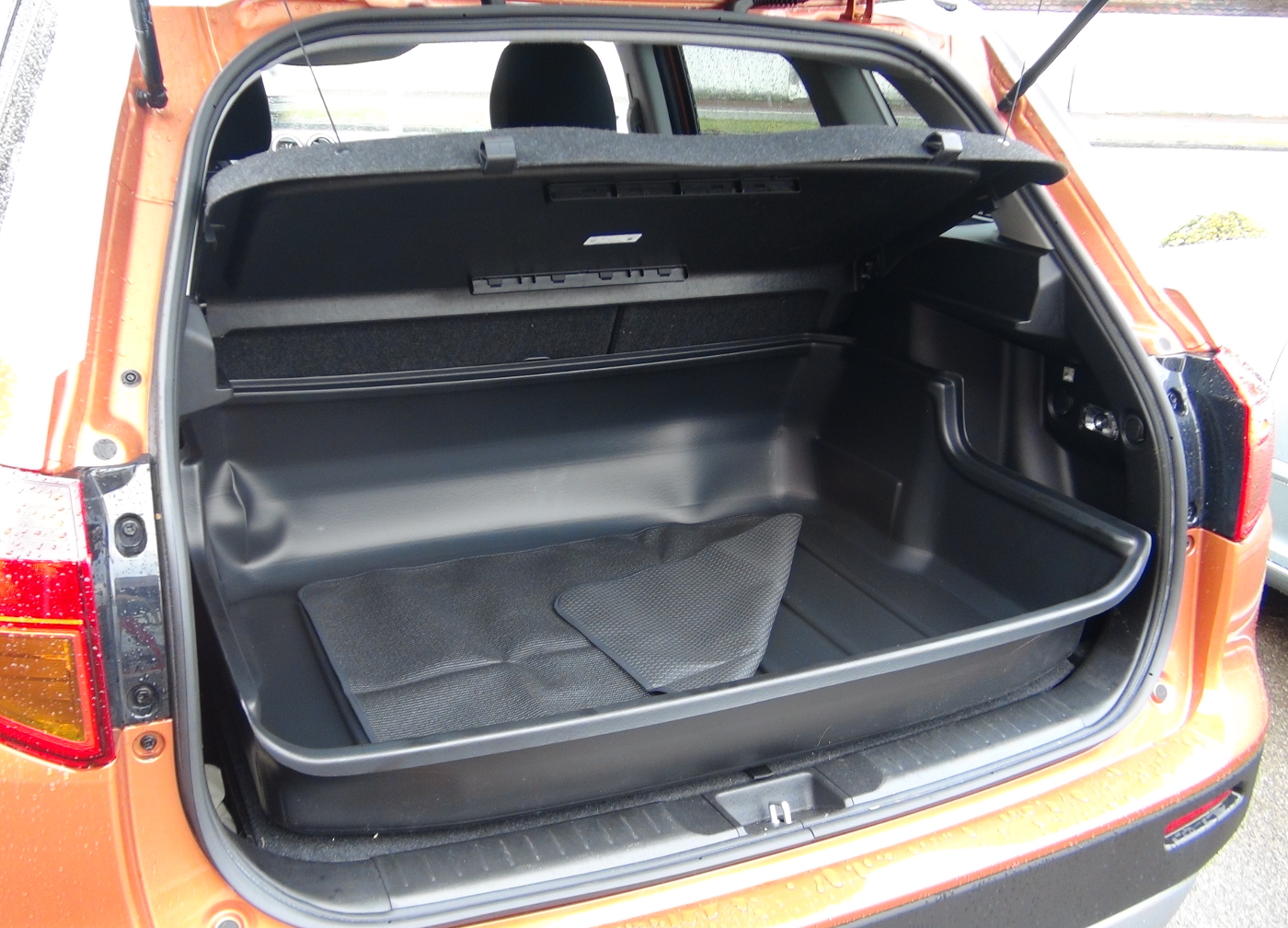 Gummierte Kofferraumwanne für Suzuki Grand Vitara 2 Facelift Steilheck Gelände19 