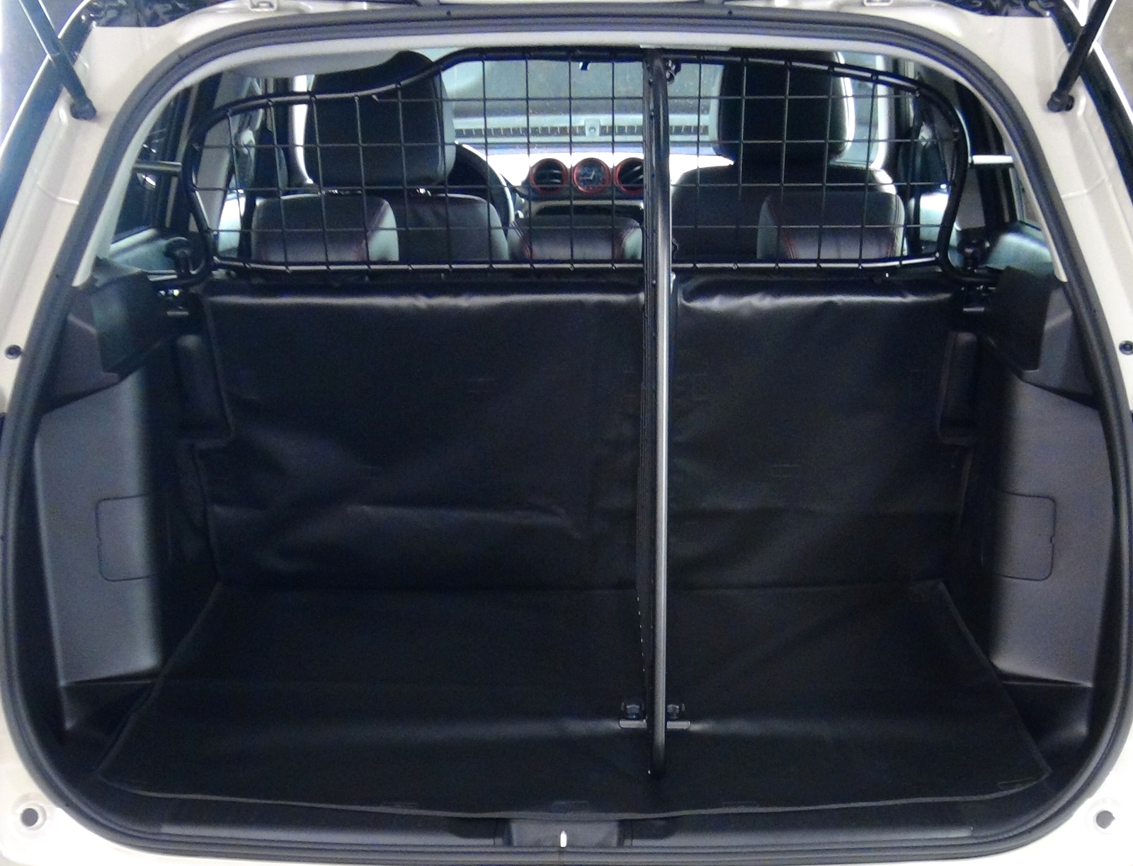 Cargo Barrier (in VITARA)