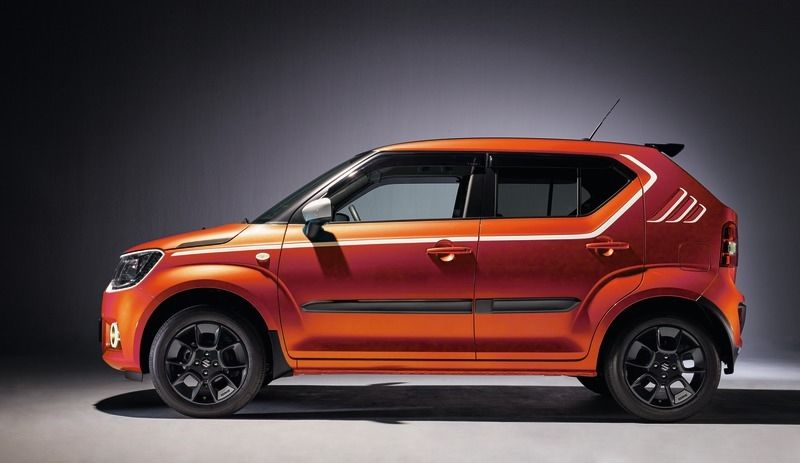 Schmales Seitenschutzleisten-Set an einem SUZUKI IGNIS