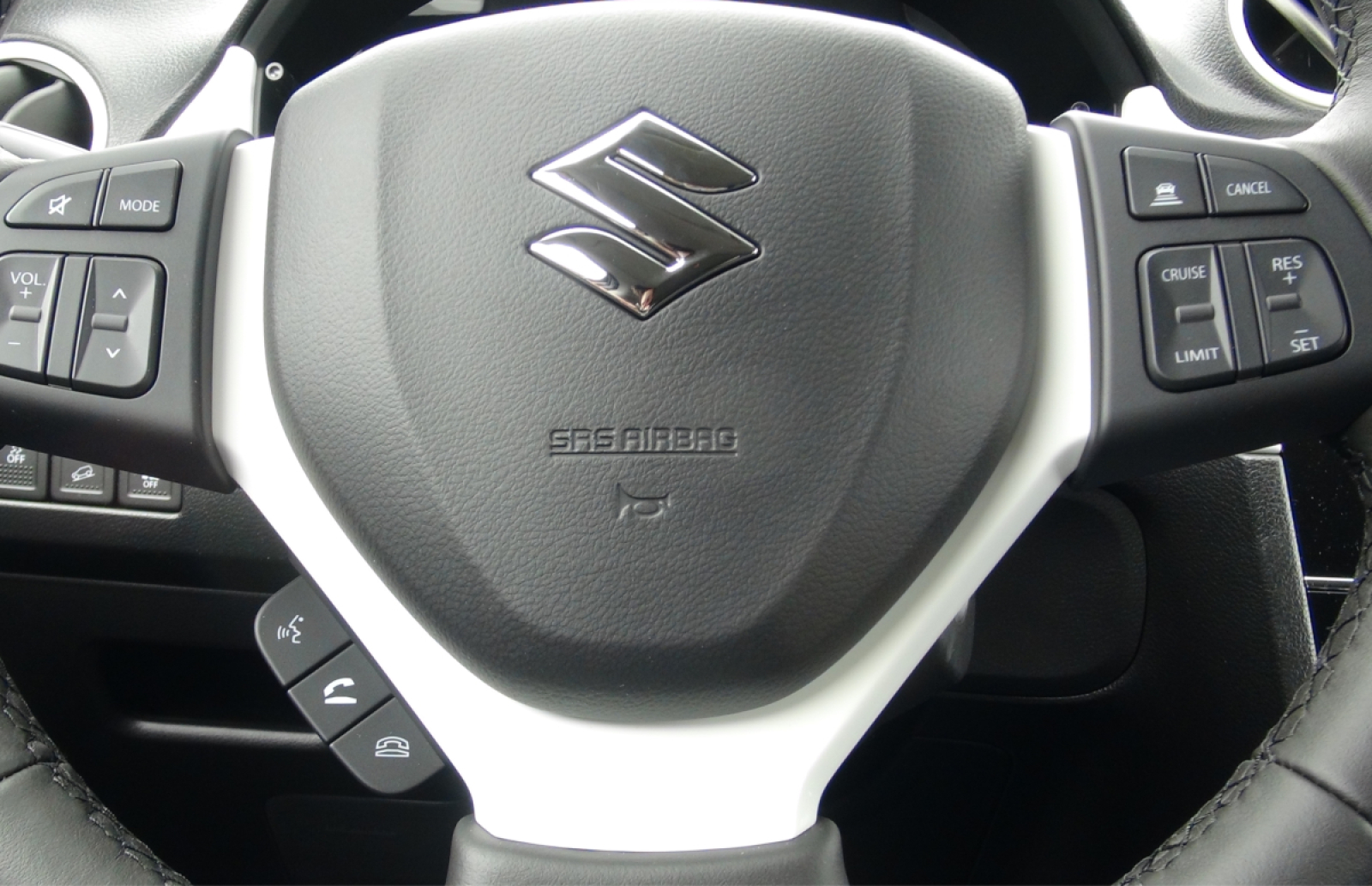 Coloured Steering Wheel Trim for the SUZUKI VITARA
