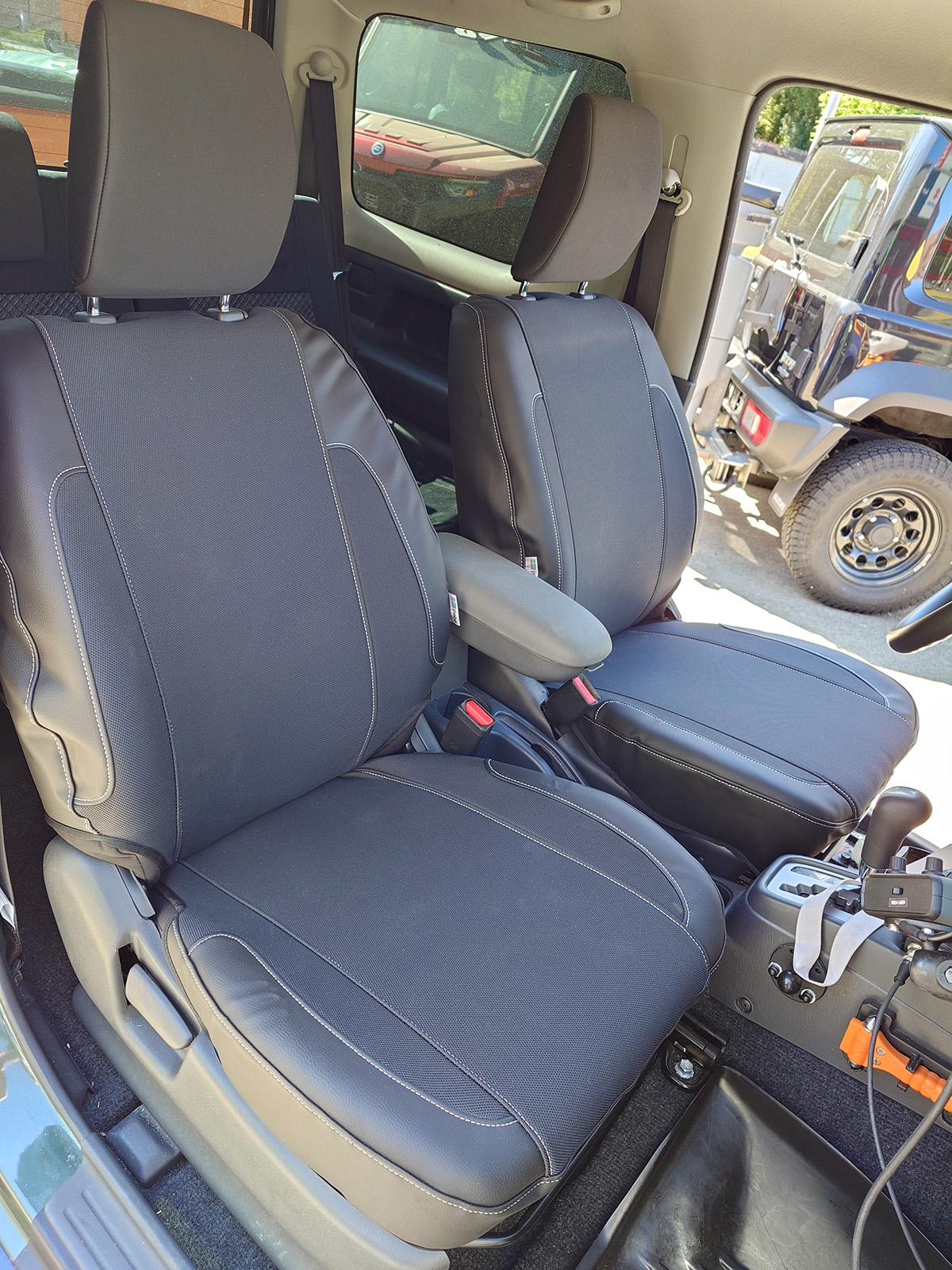 passgenaue Kunstleder-Sitz-Schonbezüge für SUZUKI JIMNY FJ 1998-2018