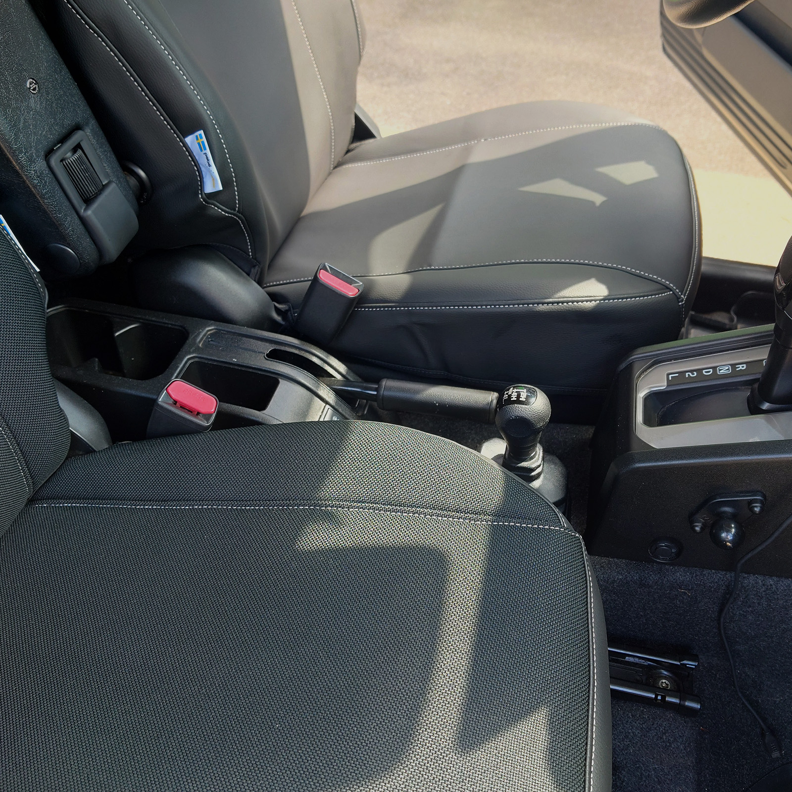 Sitz-Schonbezüge für den SUZUKI JIMNY GJ und HJ im direkten Materialvergleich